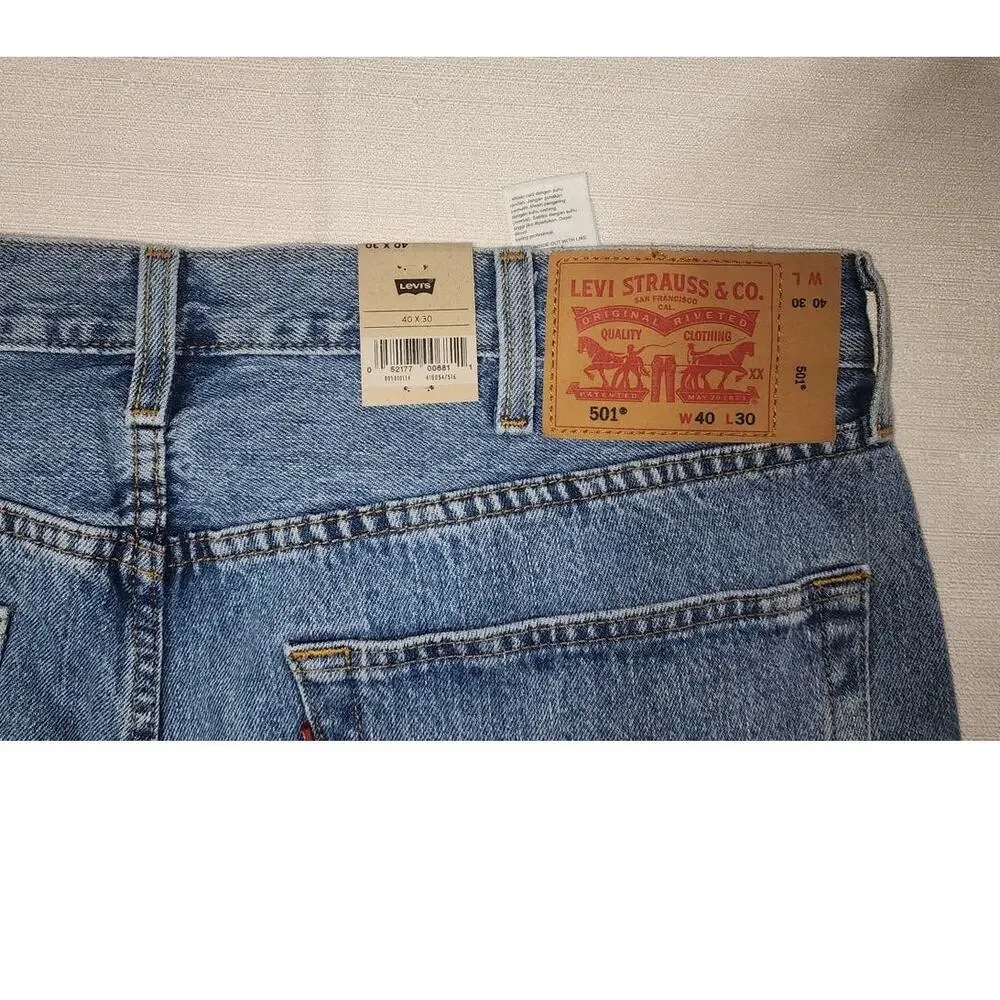 levi's 501 original 40x30 sits at your waist